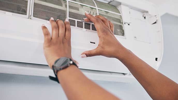 Cómo hacer el mantenimiento del aire acondicionado en casa y eliminar los malos olores